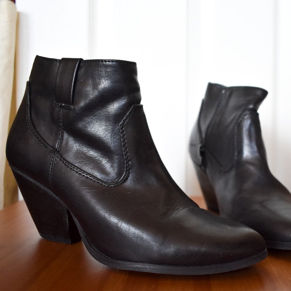 Forever 21 Faux-Leather Black Ankle Booties Size 6